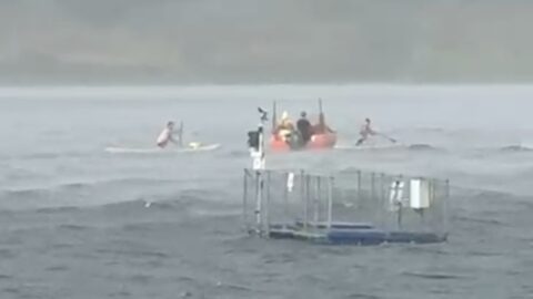 VIDEO: Takto policisté zachránili dva paddleboardisty během bouřky na jezeře Most