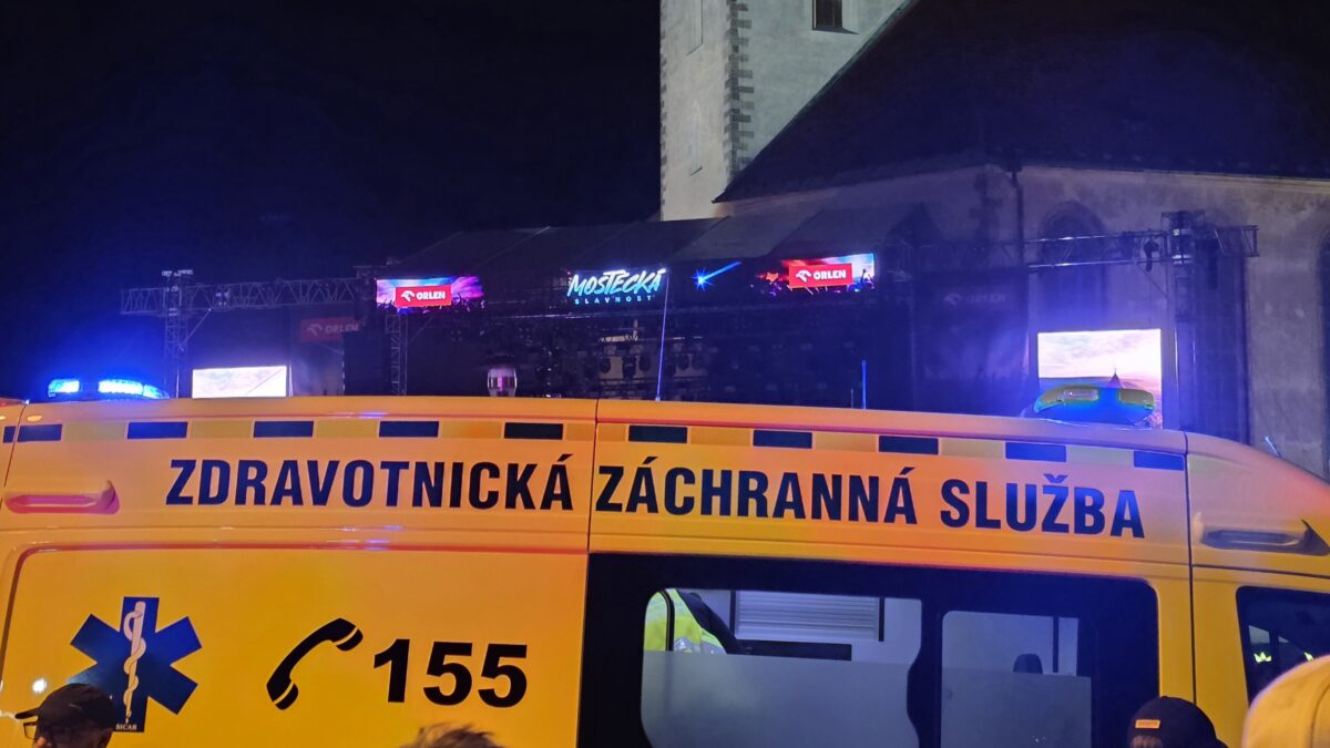 ZAJÍMAVOST: Mostecká slavnost z pohledu policie klidná. Záchranáři odvezli deset lidí do nemocnice
