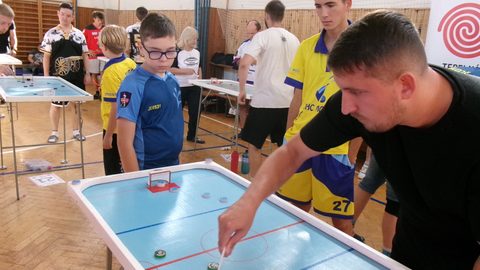 ŠPRTEC: Stolní hokejisté se utkali v Praze