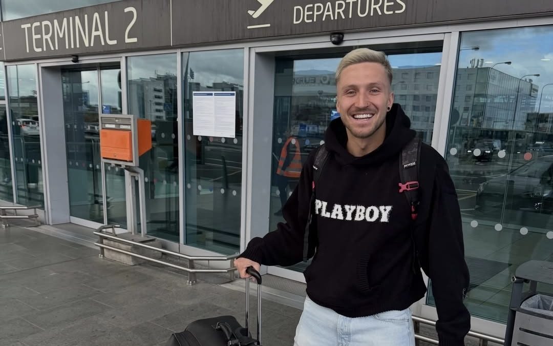 ZAJÍMAVOST: Mostečan Josef Smolík zamířil do reality show Love Island. Do vily vstoupil jako Bombshell