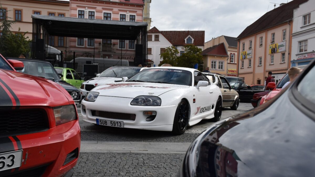 OBRAZEM: První Autofest zaplnil litvínovské náměstí. Pořadatelé chtějí v akci pokračovat