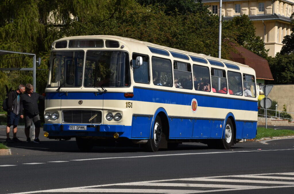 CHYSTÁ SE: Historické autobusy a tramvaj se vrátí do ulic. Na Mostecku svezou cestující zdarma