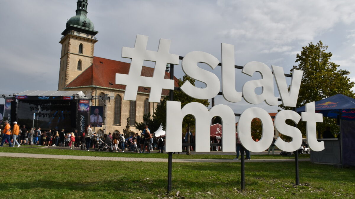 AKTUÁLNĚ: Největší městská akce roku začala. Mostecká slavnost nabízí nabitý program