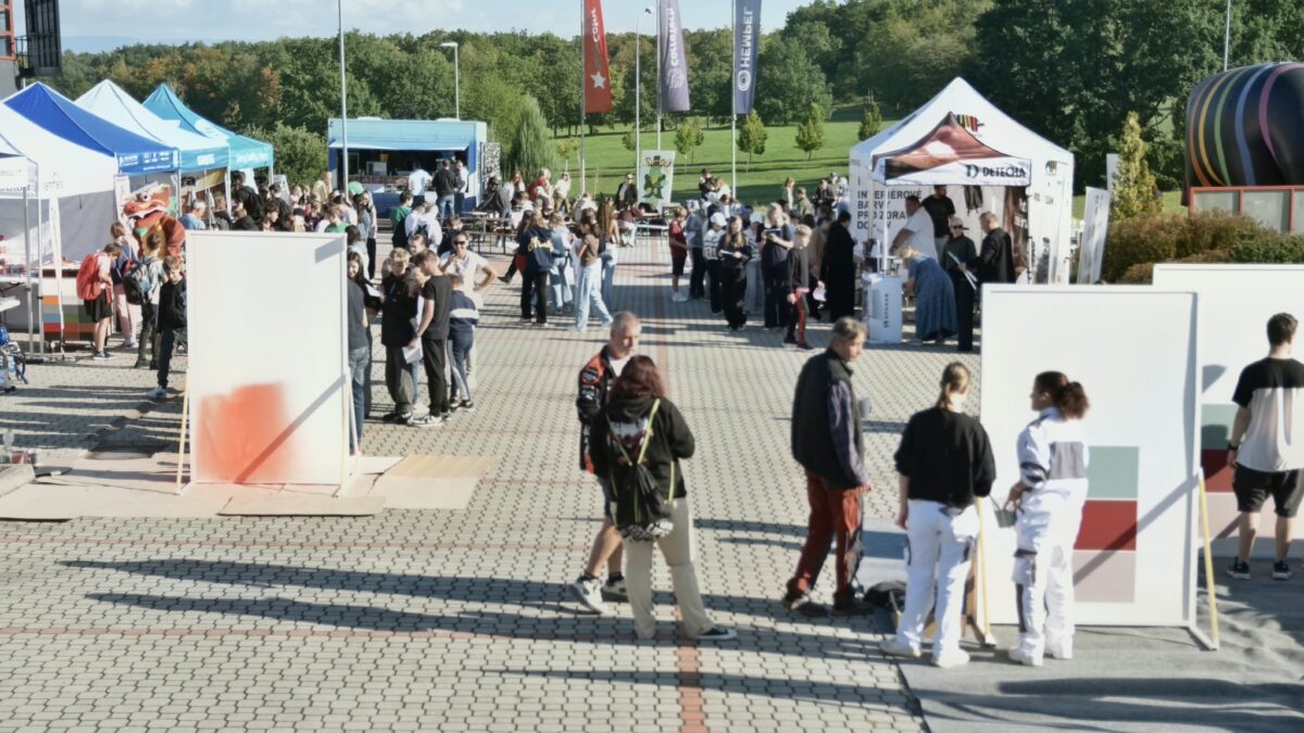 FOTO: Malířský den v Mostě přiblížil svět barev. Nechyběly soutěže ani program pro děti