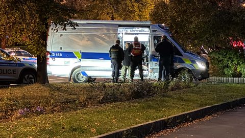 AKTUALIZUJEME: Podezřelý předmět v Mostě zaměstnal policisty i pyrotechnika. Nebezpečí se nakonec nepotvrdilo