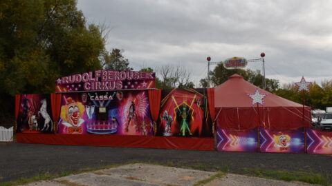 POZVÁNKA: Do Mostu dorazil Cirkus Rudolf Berousek! Diváky láká na akrobaty i novou laserovou show