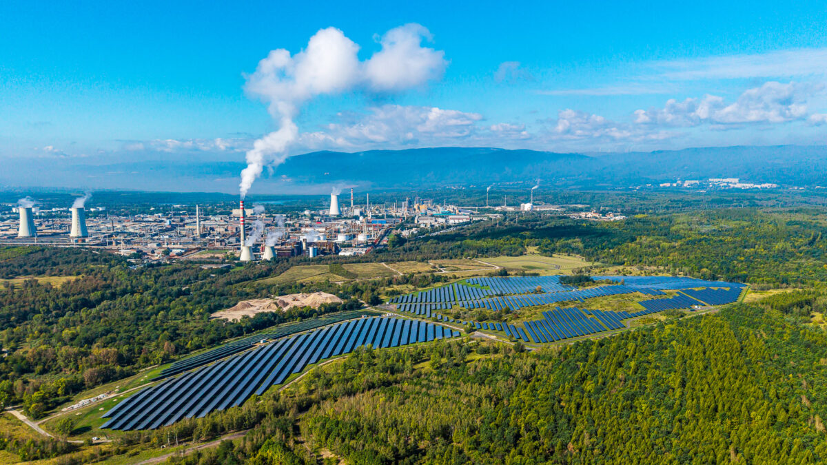 ORLEN Unipetrol a ČEZ ESCO podepsaly memorandum o spolupráci a uzavřely desetiletou dohodu o dodávkách elektřiny z nové fotovoltaické elektrárny u Litvínova